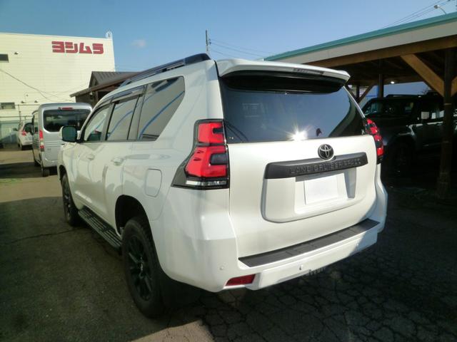 ランドクルーザープラド ＴＸ　Ｌパッケージ　マットブラックエディション　サンルーフ・電動シート・革シート・純正ＡＷ・全方位カメラ・ＬＥＤヘッドライト・ＥＴＣ２．０・電格オートミラー・シートヒーター、エアコン・ドラレコ前後・ルーフレール・ライトウォッシャー（3枚目）