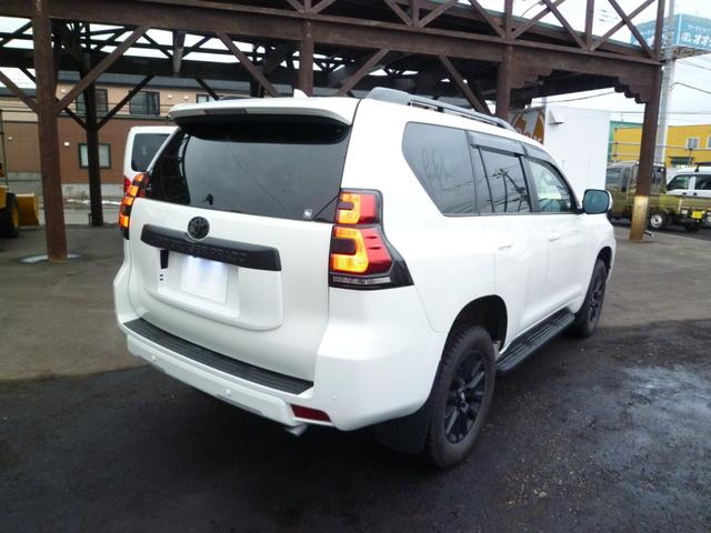 ランドクルーザープラド ＴＸ　Ｌパッケージ　マットブラックエディション　サンルーフ・電動シート・革シート・純正ＡＷ・全方位カメラ・ＬＥＤヘッドライト・ＥＴＣ２．０・電格オートミラー・シートヒーター、エアコン・ドラレコ前後・ルーフレール・ライトウォッシャー（5枚目）