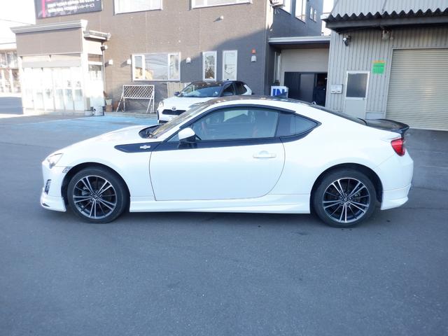 ８６ ＧＴ　モデリスタエアロ・社外マフラー・ローダウン・バックカメラ・パドルシフト・スマートキー・プッシュスタート・ＨＩＤヘッドライト・オートライト・電動格納式ドアミラー・純正ナビ（2枚目）