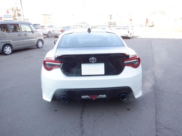 ８６ ＧＴ　モデリスタエアロ・社外マフラー・ローダウン・バックカメラ・パドルシフト・スマートキー・プッシュスタート・ＨＩＤヘッドライト・オートライト・電動格納式ドアミラー・純正ナビ（4枚目）