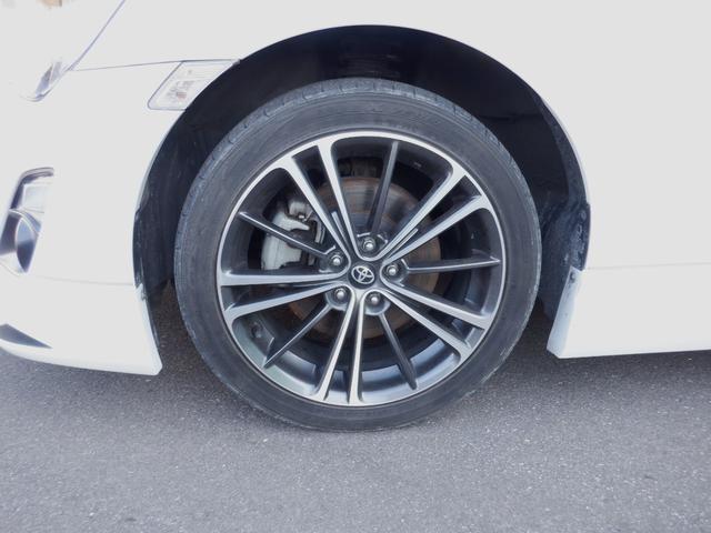 ８６ ＧＴ　モデリスタエアロ・社外マフラー・ローダウン・バックカメラ・パドルシフト・スマートキー・プッシュスタート・ＨＩＤヘッドライト・オートライト・電動格納式ドアミラー・純正ナビ（10枚目）
