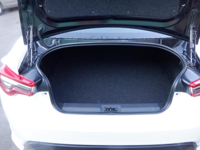 ８６ ＧＴ　モデリスタエアロ・社外マフラー・ローダウン・バックカメラ・パドルシフト・スマートキー・プッシュスタート・ＨＩＤヘッドライト・オートライト・電動格納式ドアミラー・純正ナビ（32枚目）