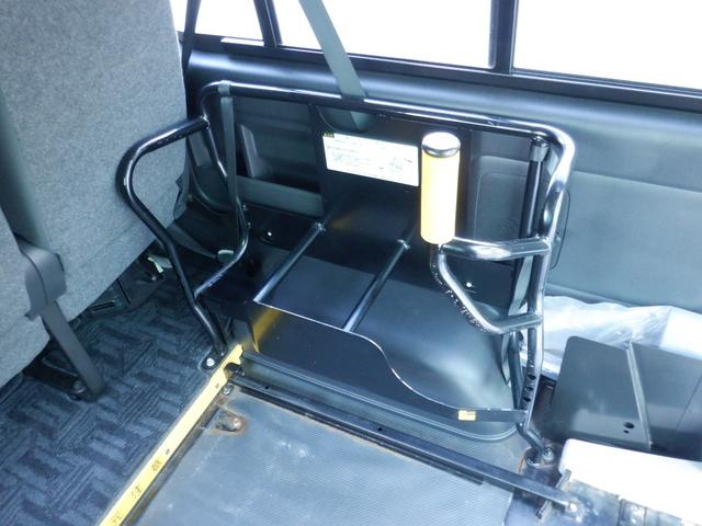 ハイエースバン ウェルキャブＣロング　車椅子リフト・オートステップ・左パワースライドドア・純正ラジオ・寒冷地仕様・リヤヒーター・リヤクーラー・ＰＷＲ　ＨＥＡＴ・ヘッドライトレベライザー・ハロゲンヘッドライト（26枚目）