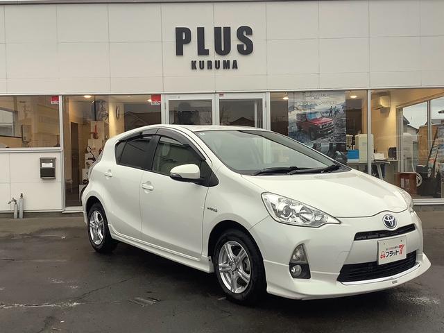 アクア Ｓ　キーレス　アイドリングストップ　衝突安全ボディ　電動格納ミラー　ナビ　バックカメラ　エンジンスターター　エアコン　パワーステアリング　運転席・助手席エアバック　ＡＢＳ　ＥＳＣ（2枚目）