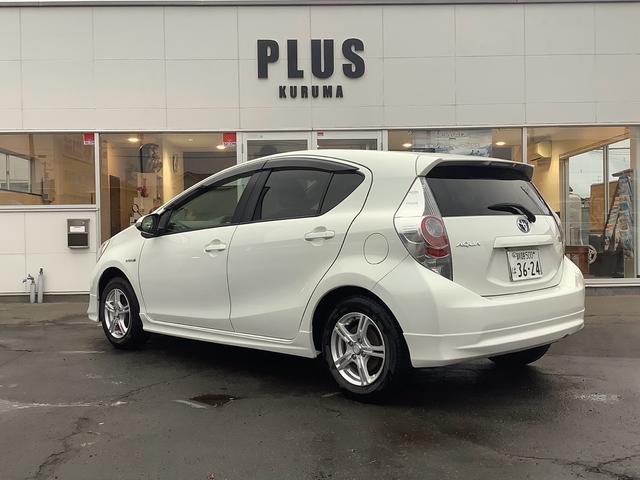 アクア Ｓ　キーレス　アイドリングストップ　衝突安全ボディ　電動格納ミラー　ナビ　バックカメラ　エンジンスターター　エアコン　パワーステアリング　運転席・助手席エアバック　ＡＢＳ　ＥＳＣ（3枚目）