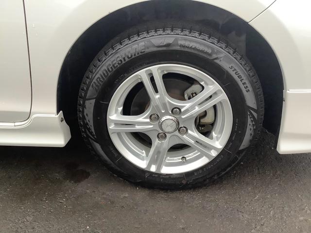 アクア Ｓ　キーレス　アイドリングストップ　衝突安全ボディ　電動格納ミラー　ナビ　バックカメラ　エンジンスターター　エアコン　パワーステアリング　運転席・助手席エアバック　ＡＢＳ　ＥＳＣ（6枚目）