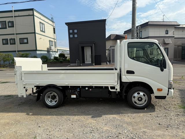 ダイナトラック パワーゲート付・レンタ歴有り　・ＡＴ・４ＷＤ・パワーゲート付・オートライト・横滑り防止装置・ヘッドライトウォッシャー・排ガス浄化装置・オートハイビーム・パーキングセンサー・レーンキープアシスト・ブレーキサポート・バックカメラ（5枚目）