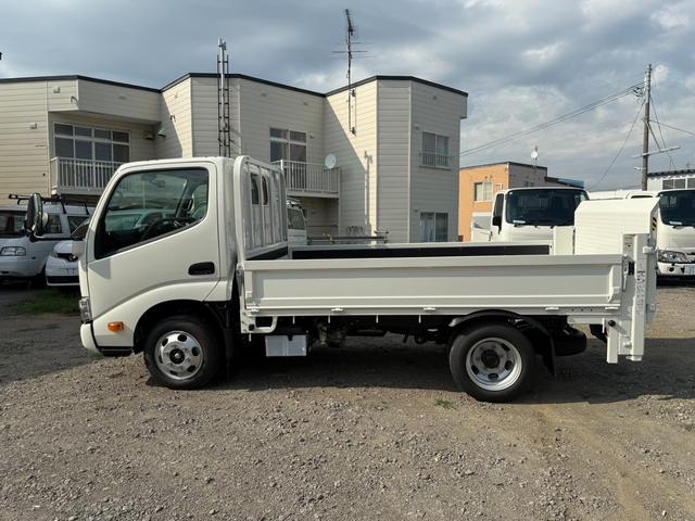 ダイナトラック パワーゲート付・レンタ歴有り　・ＡＴ・４ＷＤ・パワーゲート付・オートライト・横滑り防止装置・ヘッドライトウォッシャー・排ガス浄化装置・オートハイビーム・パーキングセンサー・レーンキープアシスト・ブレーキサポート・バックカメラ（9枚目）