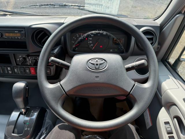 ダイナトラック パワーゲート付・レンタ歴有り　・ＡＴ・４ＷＤ・パワーゲート付・オートライト・横滑り防止装置・ヘッドライトウォッシャー・排ガス浄化装置・オートハイビーム・パーキングセンサー・レーンキープアシスト・ブレーキサポート・バックカメラ（16枚目）