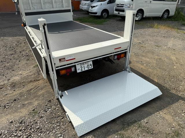 ダイナトラック パワーゲート付・レンタ歴有り　・ＡＴ・４ＷＤ・パワーゲート付・オートライト・横滑り防止装置・ヘッドライトウォッシャー・排ガス浄化装置・オートハイビーム・パーキングセンサー・レーンキープアシスト・ブレーキサポート・バックカメラ（24枚目）
