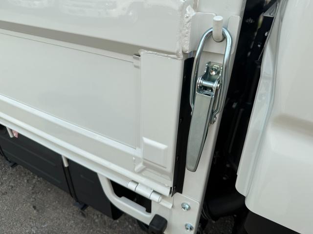 ダイナトラック パワーゲート付・レンタ歴有り　・ＡＴ・４ＷＤ・パワーゲート付・オートライト・横滑り防止装置・ヘッドライトウォッシャー・排ガス浄化装置・オートハイビーム・パーキングセンサー・レーンキープアシスト・ブレーキサポート・バックカメラ（29枚目）