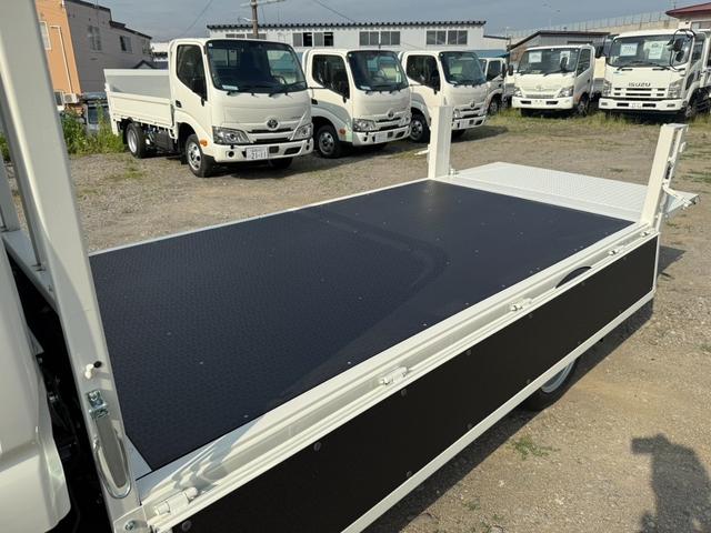 ダイナトラック パワーゲート付・レンタ歴有り　・ＡＴ・４ＷＤ・パワーゲート付・オートライト・横滑り防止装置・ヘッドライトウォッシャー・排ガス浄化装置・オートハイビーム・パーキングセンサー・レーンキープアシスト・ブレーキサポート・バックカメラ（30枚目）