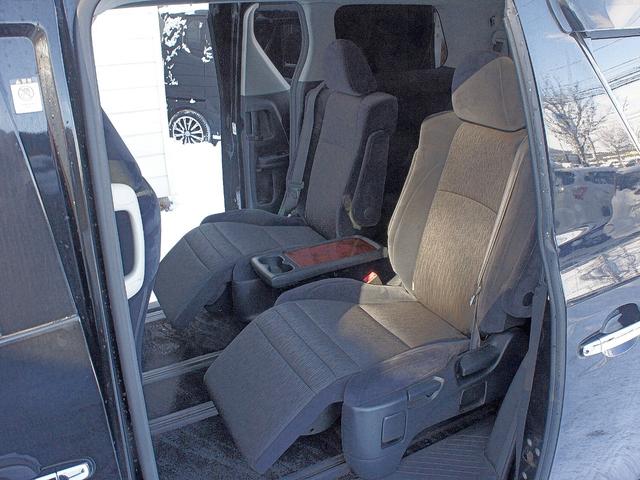 アルファード ２４０Ｓ　４ＷＤ　ナビＴＶ　スマートキー　プッシュスタート　両側パワースライド　フリップダウンモニター　コーナーセンサー　セカンドオットマン　オートライト　オートＡＣ　バックカメラ　ステアリングスイッチ　ＥＴＣ（30枚目）