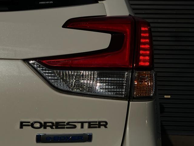 フォレスター アドバンス　４ＷＤ　アイサイトセーフティプラス　パワーバックドア　純正メーカーナビ　地デジＴＶ　Ｂ／Ｓ／Ｆカメラ　ブラウン革シート　パワーシート　全席シートヒーター　ＬＥＤヘッドランプ　　純正ドラレコ　ＥＴＣ（12枚目）
