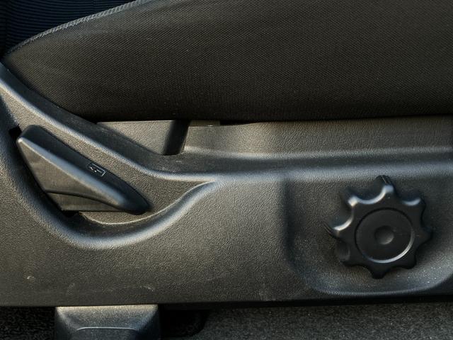 キックス RX 4WD 夏冬タイヤ AT 運転席シートヒーター 切換4WD 電動格納ミラー フォグランプ キーレス(22枚目)