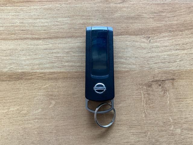 ジューク ニスモ　４ＷＤ　スポーティチューンターボ　社外マフラー　純正エンジンスターター　純正ナビ　地デジＴＶ　バックカメラ　専用シート　ＨＩＤヘッドランプ　リアフォグランプ　ＥＴＣ（3枚目）