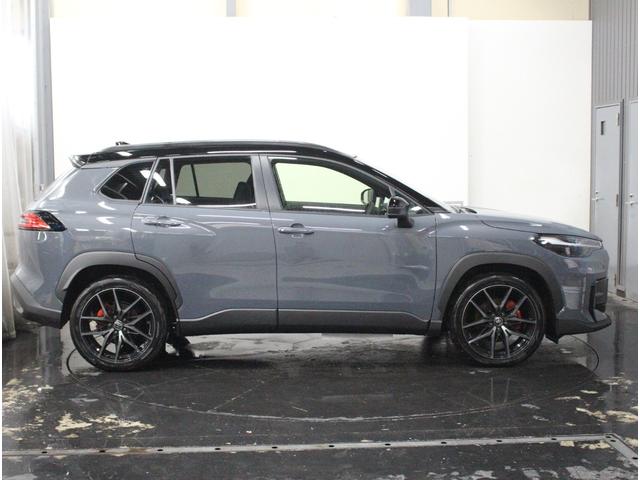 カローラクロス ＧＲスポーツ　寒冷地仕様車♪ムーンルーフ♪ＡＣ１００Ｖ１５００Ｗ付き♪１０．５インチディスプレイオーディオ♪パーキングアシスト♪トヨタ純正ドラレコ前後付き♪ステアリング革巻き♪全方位カメラ♪シートヒーター♪ＢＳＭ♪（4枚目）