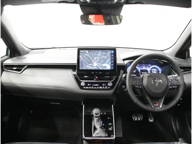 カローラクロス ＧＲスポーツ　寒冷地仕様車♪ムーンルーフ♪ＡＣ１００Ｖ１５００Ｗ付き♪１０．５インチディスプレイオーディオ♪パーキングアシスト♪トヨタ純正ドラレコ前後付き♪ステアリング革巻き♪全方位カメラ♪シートヒーター♪ＢＳＭ♪（16枚目）
