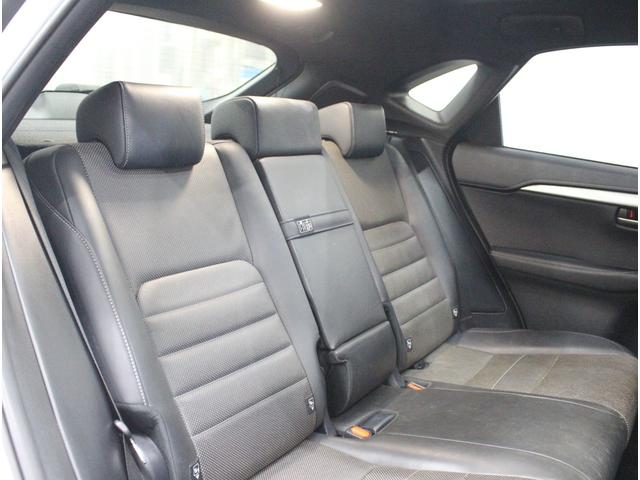 ＮＸ ＮＸ３００ｈ　Ｉパッケージ　３眼ヘッドライト♪パノラマルーフ♪後期型♪マークレビンソン♪ＢＳＭ♪オートマチックハイビーム♪ハンドルヒーター♪シートヒーター・エアコン♪パワーバックドア♪アクティブサウンドコントロール♪ＥＴＣ（13枚目）