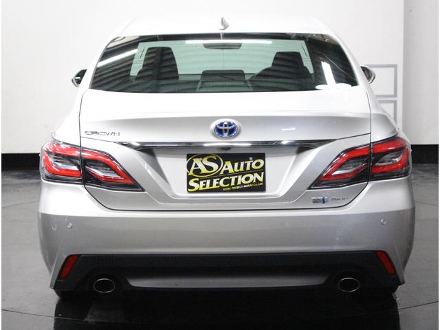 クラウンハイブリッド Ｓ　Ｃパッケージ　Ｆｏｕｒ　寒冷地仕様♪パノラミックビューモニター♪ＡＣ１００Ｖ♪インテリジェントパーキングアシスト♪インテリジェントクリアランスソナー♪オートマチックハイビーム♪レーダクルコン♪ＥＴＣ♪（3枚目）