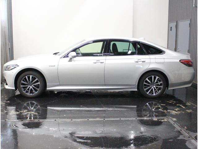 クラウンハイブリッド Ｓ　Ｃパッケージ　Ｆｏｕｒ　寒冷地仕様♪パノラミックビューモニター♪ＡＣ１００Ｖ♪インテリジェントパーキングアシスト♪インテリジェントクリアランスソナー♪オートマチックハイビーム♪レーダクルコン♪ＥＴＣ♪（5枚目）