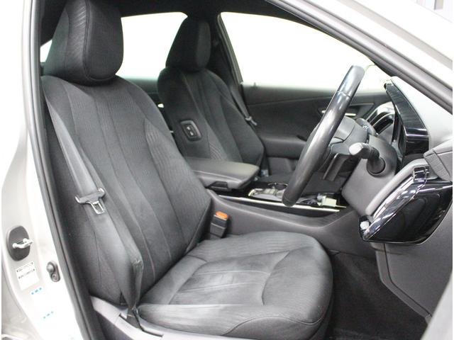 クラウンハイブリッド Ｓ　Ｃパッケージ　Ｆｏｕｒ　寒冷地仕様♪パノラミックビューモニター♪ＡＣ１００Ｖ♪インテリジェントパーキングアシスト♪インテリジェントクリアランスソナー♪オートマチックハイビーム♪レーダクルコン♪ＥＴＣ♪（12枚目）