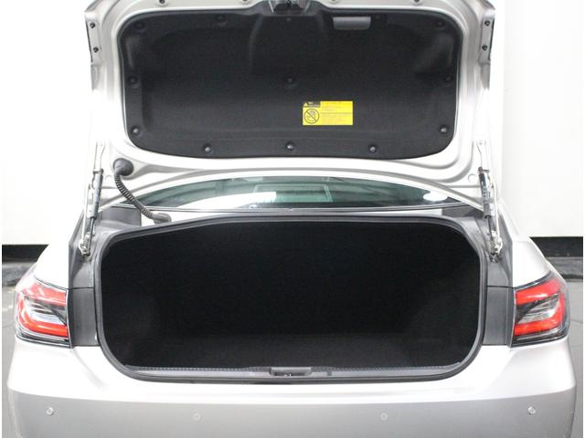 クラウンハイブリッド Ｓ　Ｃパッケージ　Ｆｏｕｒ　寒冷地仕様♪パノラミックビューモニター♪ＡＣ１００Ｖ♪インテリジェントパーキングアシスト♪インテリジェントクリアランスソナー♪オートマチックハイビーム♪レーダクルコン♪ＥＴＣ♪（17枚目）