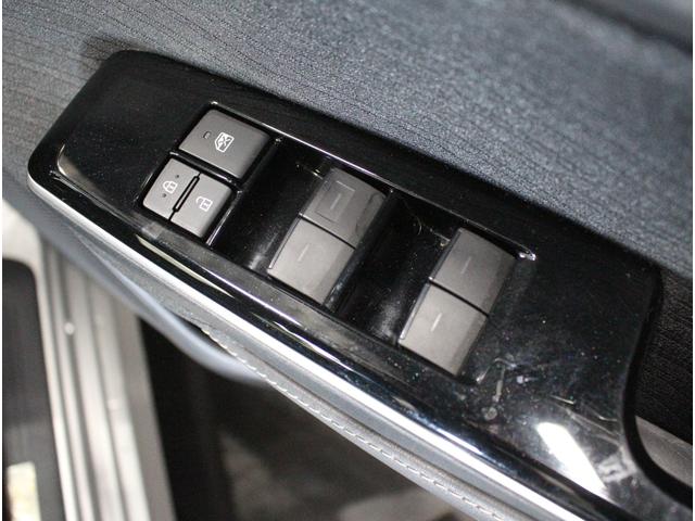 クラウンハイブリッド Ｓ　Ｃパッケージ　Ｆｏｕｒ　寒冷地仕様♪パノラミックビューモニター♪ＡＣ１００Ｖ♪インテリジェントパーキングアシスト♪インテリジェントクリアランスソナー♪オートマチックハイビーム♪レーダクルコン♪ＥＴＣ♪（20枚目）