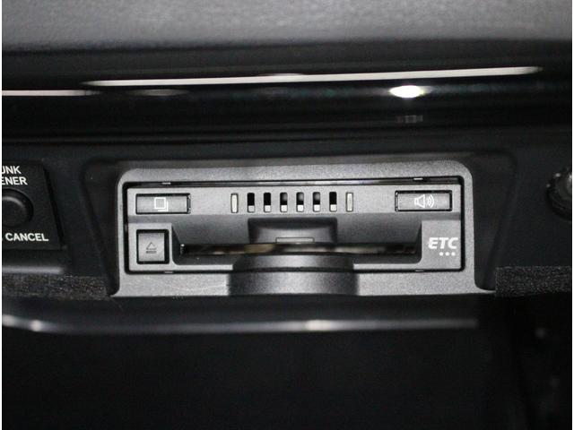 クラウンハイブリッド Ｓ　Ｃパッケージ　Ｆｏｕｒ　寒冷地仕様♪パノラミックビューモニター♪ＡＣ１００Ｖ♪インテリジェントパーキングアシスト♪インテリジェントクリアランスソナー♪オートマチックハイビーム♪レーダクルコン♪ＥＴＣ♪（21枚目）