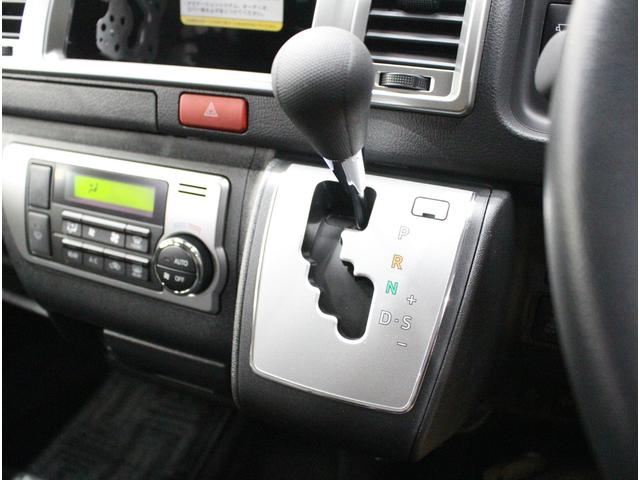 ハイエースバン ロングスーパーＧＬ　寒冷地仕様車♪デジタルインナーミラー♪両側パワースライドドア♪プッシュスタート♪スマートキー♪ＬＥＤライト♪全方位カメラ♪リアエアコン・ヒーター付き♪ＡＣ１００Ｖ♪クリアランスソナー♪２０ｔｈ記念車（11枚目）