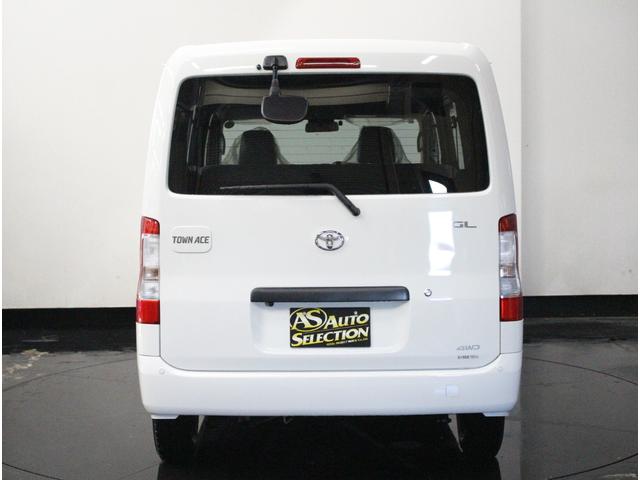 タウンエースバン 　トヨタセーフティーセンス♪Ｗエアバッグ♪リアヒーター付き♪横滑り防止装置♪パワーウィンドウ♪電動格納ミラー♪パナソニック製ナビ♪フルセグＴＶ♪アイドリングストップ♪リアフォグ♪デフロック♪バックモニタ（3枚目）
