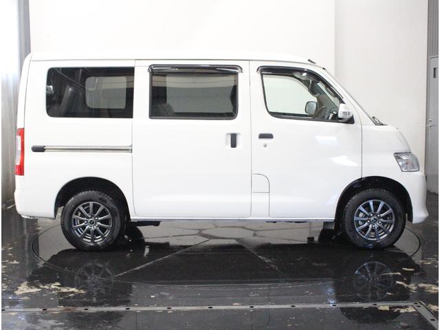 タウンエースバン 　トヨタセーフティーセンス♪Ｗエアバッグ♪リアヒーター付き♪横滑り防止装置♪パワーウィンドウ♪電動格納ミラー♪パナソニック製ナビ♪フルセグＴＶ♪アイドリングストップ♪リアフォグ♪デフロック♪バックモニタ（4枚目）