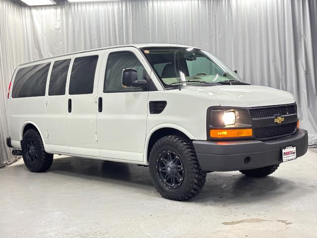 シボレーエクスプレス ４ＷＤ　全塗装カーゴフェイス　１ナンバー５名乗車　内装ブラウンモケットシート　新ディスプレイオーディオ　カープレイ対応　バックカメラ　ＥＴＣ　グッドリッチＭＴ　ＦＵＥＬアルミ　サイド出しマフラー　整備済車両（37枚目）