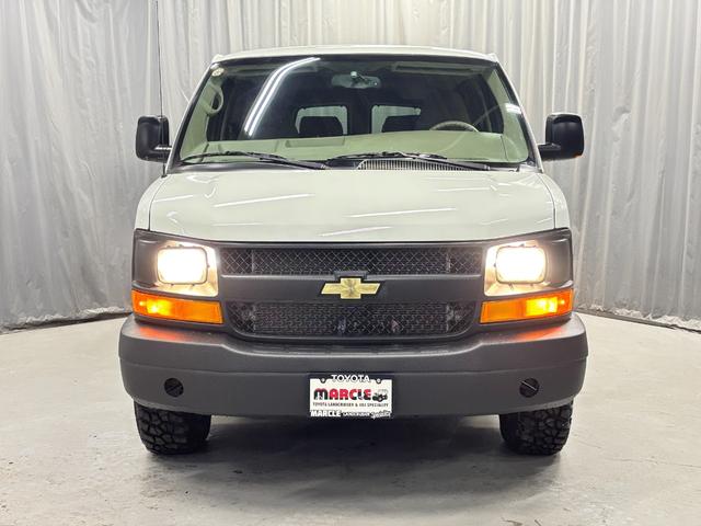 シボレーエクスプレス ４ＷＤ　全塗装カーゴフェイス　１ナンバー５名乗車　内装ブラウンモケットシート　新ディスプレイオーディオ　カープレイ対応　バックカメラ　ＥＴＣ　グッドリッチＭＴ　ＦＵＥＬアルミ　サイド出しマフラー　整備済車両（38枚目）