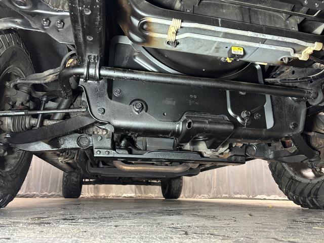 シボレーエクスプレス ４ＷＤ　全塗装カーゴフェイス　１ナンバー５名乗車　内装ブラウンモケットシート　新ディスプレイオーディオ　カープレイ対応　バックカメラ　ＥＴＣ　グッドリッチＭＴ　ＦＵＥＬアルミ　サイド出しマフラー　整備済車両（40枚目）