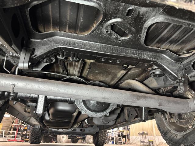 シボレーエクスプレス ４ＷＤ　全塗装カーゴフェイス　１ナンバー５名乗車　内装ブラウンモケットシート　新ディスプレイオーディオ　カープレイ対応　バックカメラ　ＥＴＣ　グッドリッチＭＴ　ＦＵＥＬアルミ　サイド出しマフラー　整備済車両（44枚目）