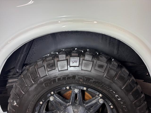 シボレーエクスプレス ４ＷＤ　全塗装カーゴフェイス　１ナンバー５名乗車　内装ブラウンモケットシート　新ディスプレイオーディオ　カープレイ対応　バックカメラ　ＥＴＣ　グッドリッチＭＴ　ＦＵＥＬアルミ　サイド出しマフラー　整備済車両（46枚目）