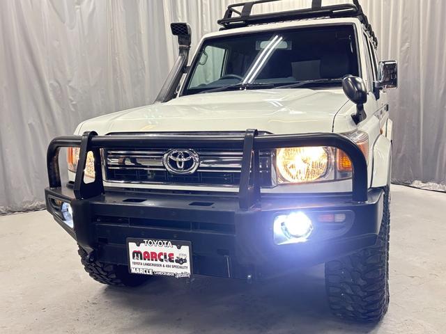 ランドクルーザー７０ バン　３０周年記念車　４ＷＤ　５速　前後デフロック　ＥＴＣ　バックカメラ　地デジナビ　マーテルデーモンＡＷ　キーレス　マッドタイヤ　シュノーケル　ブルバー　ルーフキャリア　リアラダー　１ナンバー　本州仕入（41枚目）