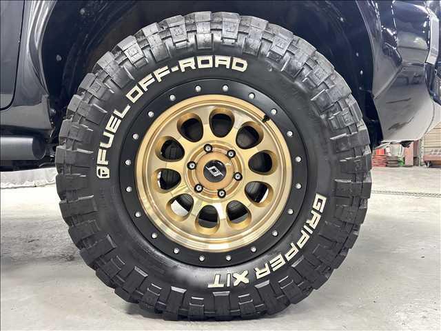 ハイラックス Ｚ　４ＷＤ　ディーゼルターボ　リフトアップ　リアデフロック　ＧＲフロントバンパー　スマートトップキャノピー　オーバーフェンダー　マッドタイヤ　サイドトレイルバー　バグガード　地デジナビ　バックカメラ（7枚目）
