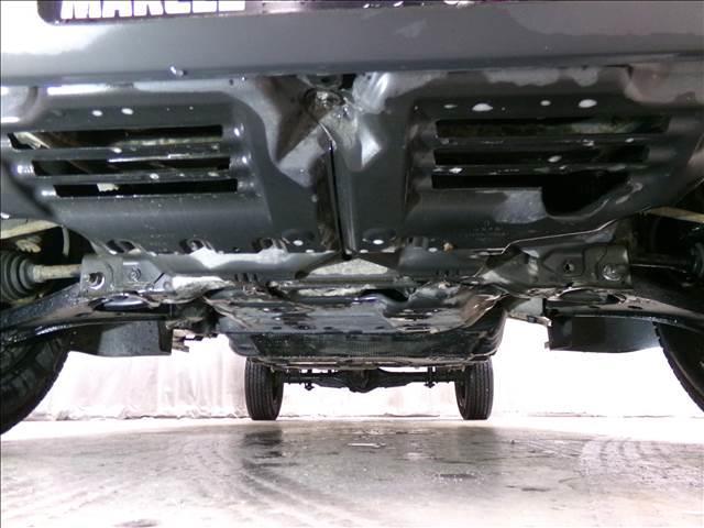 ライトエーストラック ＤＸ　４ＷＤ　オートマ　リフトアップ　フロントカメラ　ＫＩＮＧＳシートカバー　エアバッグ　ＡＢＳ　オートマ　センターデフロック　三方開き　４ナンバー　本州仕入（8枚目）