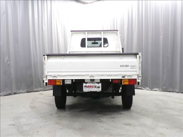 ライトエーストラック ＤＸ　４ＷＤ　オートマ　リフトアップ　フロントカメラ　ＫＩＮＧＳシートカバー　エアバッグ　ＡＢＳ　オートマ　センターデフロック　三方開き　４ナンバー　本州仕入（11枚目）