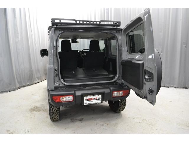 ジムニー XC 4WD LEDヘッドライト 新ジオランダーX-ATタイヤ 新マッドヴァンスAW シートヒーター キーレス ディスプレイオーディオ Bluetooth プッシュスタート ルーフキャリア リアラダー(18枚目)