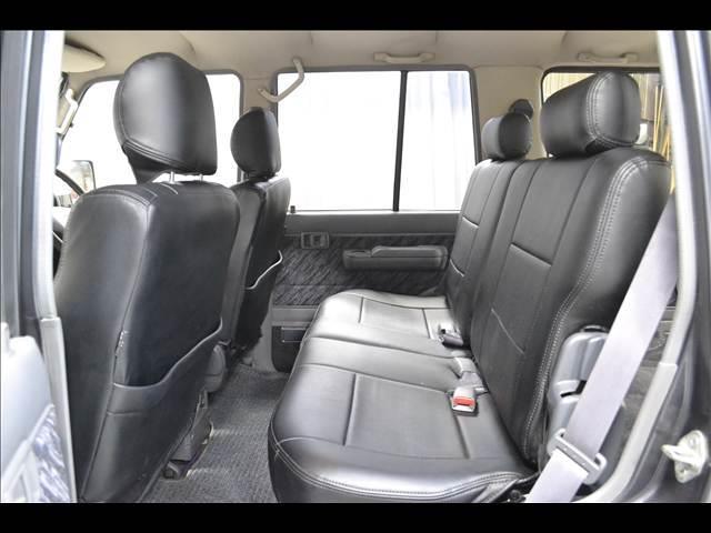 ランドクルーザープラド SXワイド ディーゼルターボ オートマ リフトアップ ワイドボディ オープンカントリーRTタイヤ ブラックシートカバー 地デジナビ ブルートゥース キーレス ETC リアヒーター 寒冷地 1ナンバー(17枚目)