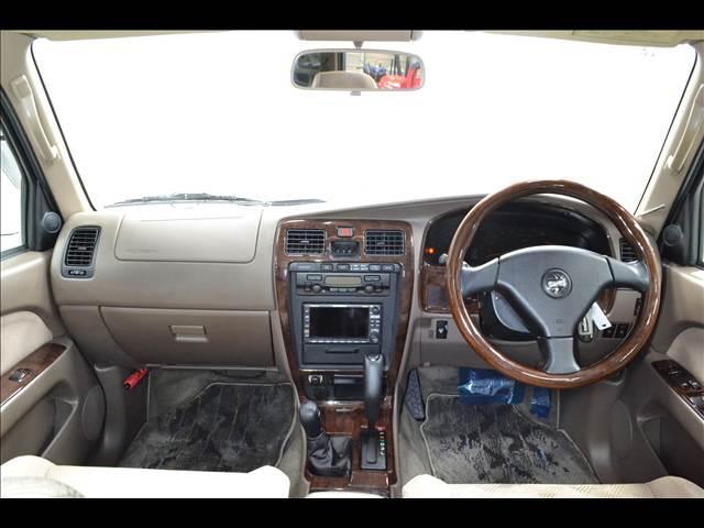 ハイラックスサーフ ＳＳＲ－Ｇ　インタークーラー　ディーゼルターボ　オートマ　純正シルバー　バンパーガード　新ジオランダーＸ－ＡＴ　マッドヴァンスＡＷ　背面タイヤ　フォグランプ　内装ベージュ　ウッドパネル（13枚目）