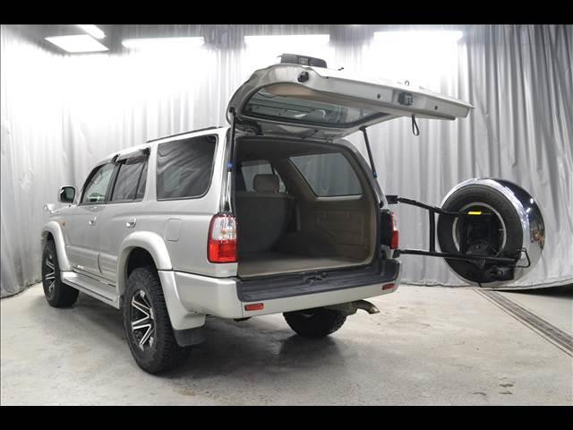 ハイラックスサーフ ＳＳＲ－Ｇ　インタークーラー　ディーゼルターボ　オートマ　純正シルバー　バンパーガード　新ジオランダーＸ－ＡＴ　マッドヴァンスＡＷ　背面タイヤ　フォグランプ　内装ベージュ　ウッドパネル（18枚目）