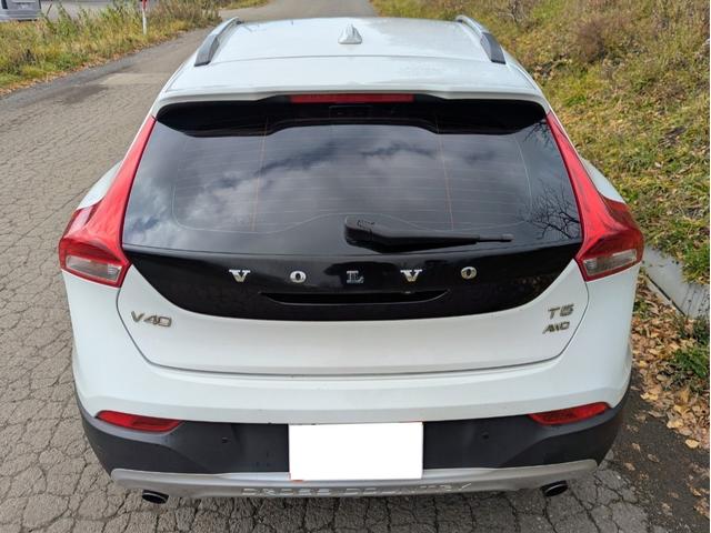 V40 クロスカントリー T5 AWD 衝突被害軽減ブレーキ 前後ソナー付 BLIS バックカメラ アダプティブクルーズ アイシン6速AT レザーパワーシート シートヒーター Bluetooth 純正ナビTV ETC スペアキー有(2枚目)