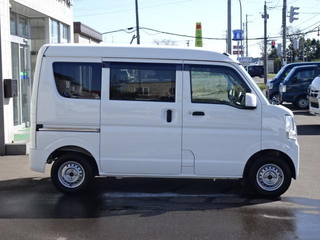 ＮＶ１００クリッパーバン ＤＸ　ＧＬセーフティパッケージ　☆４ＷＤ☆デュアルカメラブレーキサポート☆社外ナビ☆社外バックカメラ☆キーレス☆エアコン☆パワステ☆パワーウインドウ☆コーナーセンサー☆Ｂｌｕｅｔｏｏｔｈオーディオ対応☆バックブザー（4枚目）