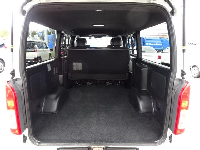 ハイエースバン スーパーＧＬ　ダークプライムＩＩ　☆４ＷＤ☆トヨタセーフティーセンス☆ディーゼル☆２バッテリー☆純正フルセグナビ☆バックカメラ☆デジタルインナーミラー☆ＥＴＣ☆オートマチックハイビーム☆ＶＳＣ☆リヤヒーター☆ドラレコ前後☆寒冷地仕様（18枚目）