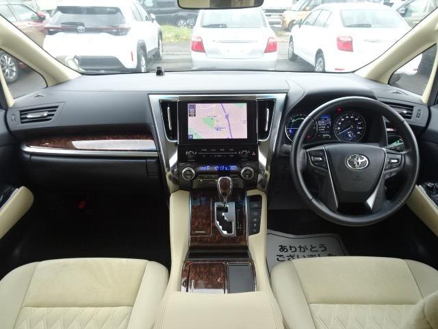 アルファードハイブリッド Ｘ　☆４ＷＤ☆７人乗り☆トヨタセーフティーセンス☆両側パワースライドドア☆バックガイドモニター☆ＶＳＣ☆クルーズコントロール☆ＥＴＣ☆ワイパーデアイサー☆ドライブレコーダー☆ＬＥＤヘッドランプ（9枚目）