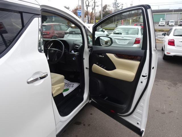 アルファードハイブリッド Ｘ　☆４ＷＤ☆７人乗り☆トヨタセーフティーセンス☆両側パワースライドドア☆バックガイドモニター☆ＶＳＣ☆クルーズコントロール☆ＥＴＣ☆ワイパーデアイサー☆ドライブレコーダー☆ＬＥＤヘッドランプ（30枚目）